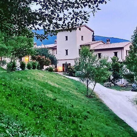 Villa Agriturismo Il Covo Del Solengo Valtopina Exterior foto